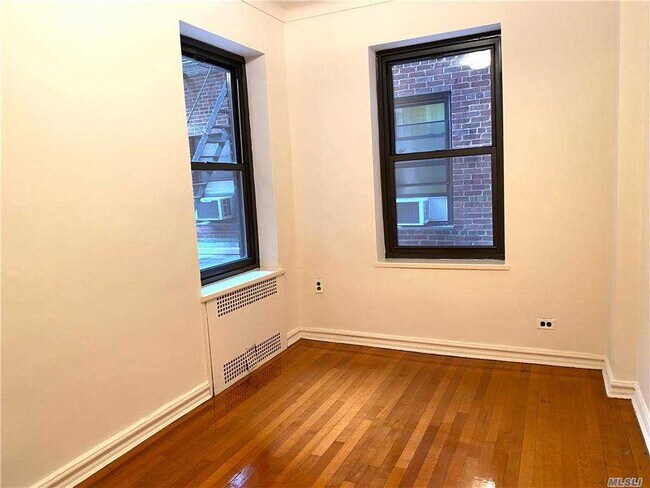 Building Photo - 68-38 Yellowstone Blvd