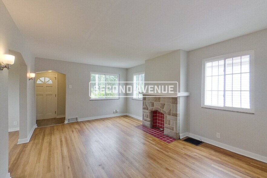 Building Photo - 2708 5th St