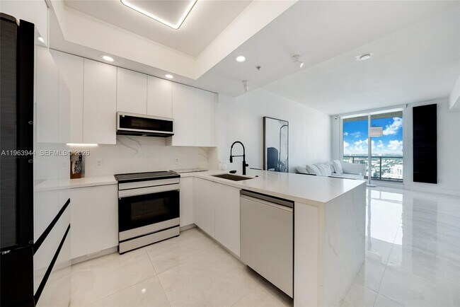 Building Photo - 315 NE 3rd Ave