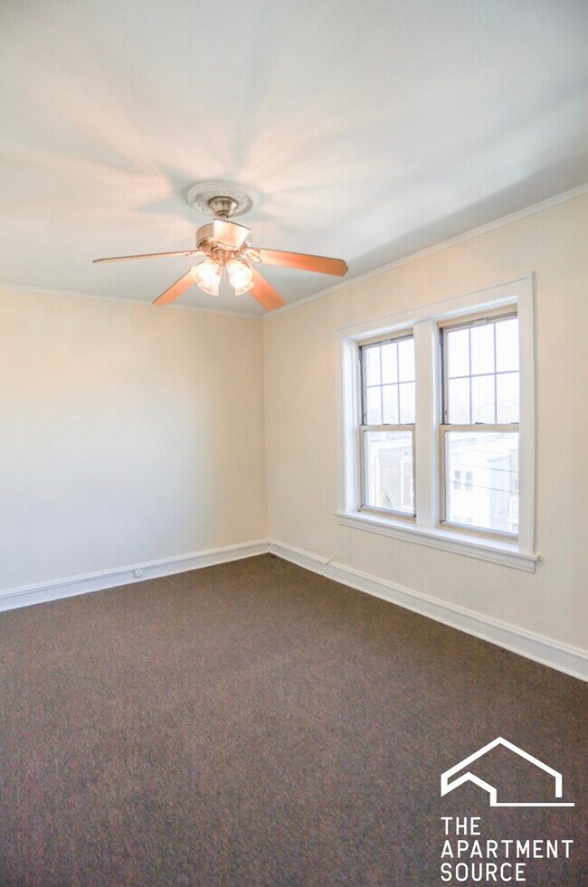 Building Photo - 5642 N Kimball Ave