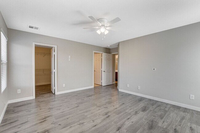 Building Photo - Spacious 3 bedroom home with large yard in...