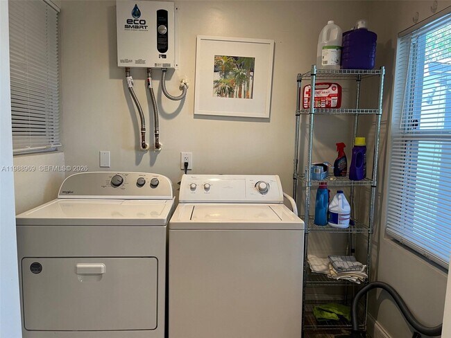 Building Photo - 113 SW 2nd St