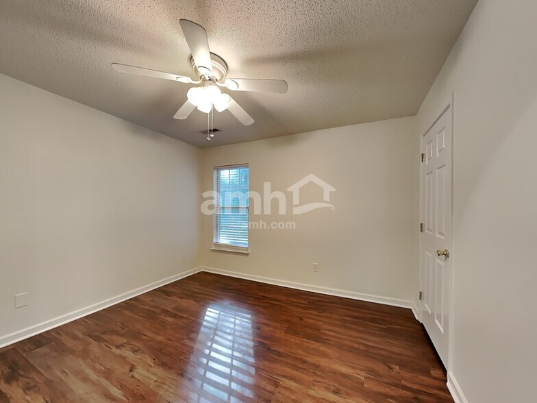 Building Photo - 316 Windsong Dr