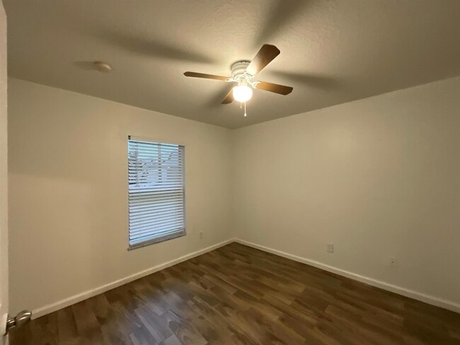 Building Photo - 212 SW Yager Pl