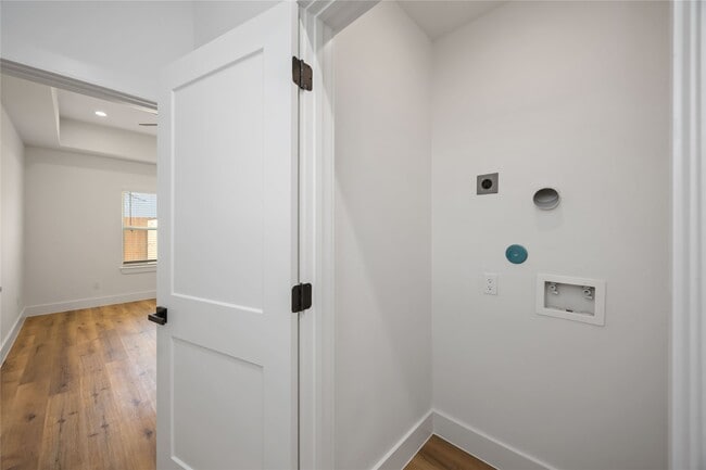 Building Photo - 8013 Cora St