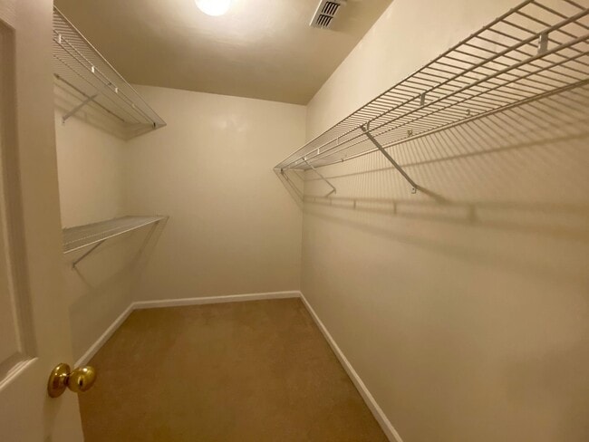 Building Photo - 3466 Hyde Park Way