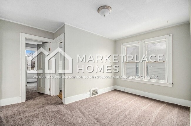 Building Photo - 15457 Cloverlawn Ave