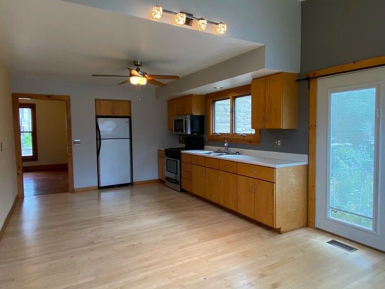 Building Photo - 601 S Grant St