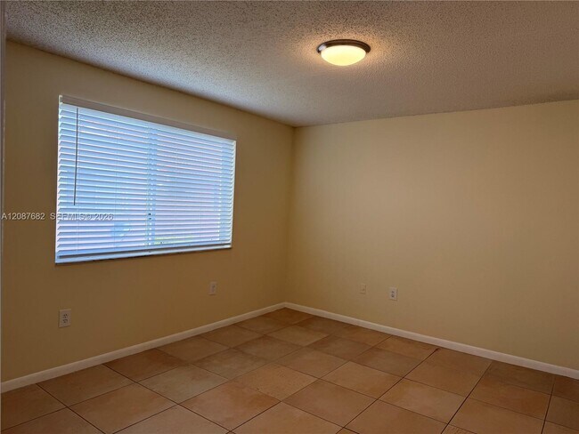 Building Photo - 8019 Lake Dr