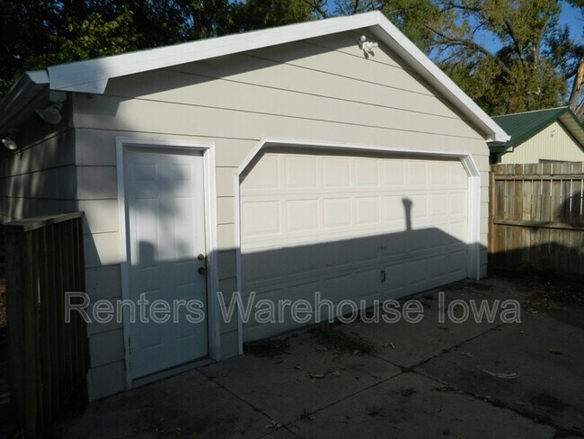 Building Photo - 4424 SE 8th St