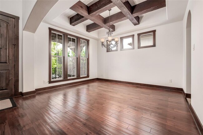 Building Photo - 308 Golden Bear Dr