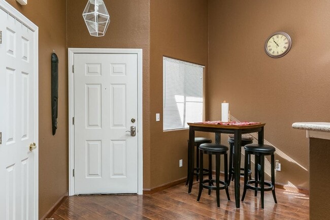 Building Photo - Affordable One of a Kind Furnished 2 Bed 2...