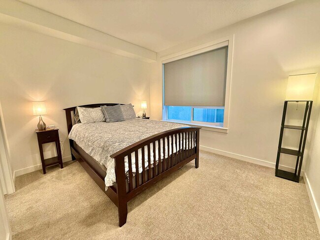 Building Photo - 385 S 400 E