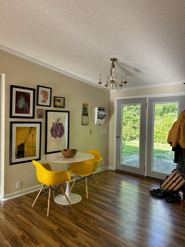 Breakfast Nook - 12 Bramlett Ct