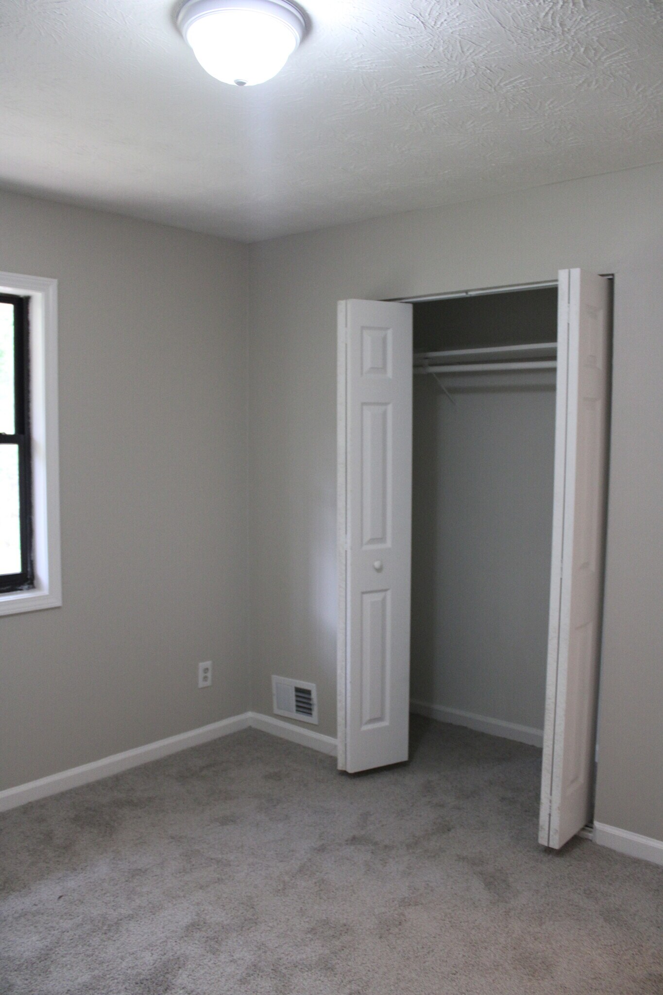 Building Photo - 1386 Williamsburg Ln