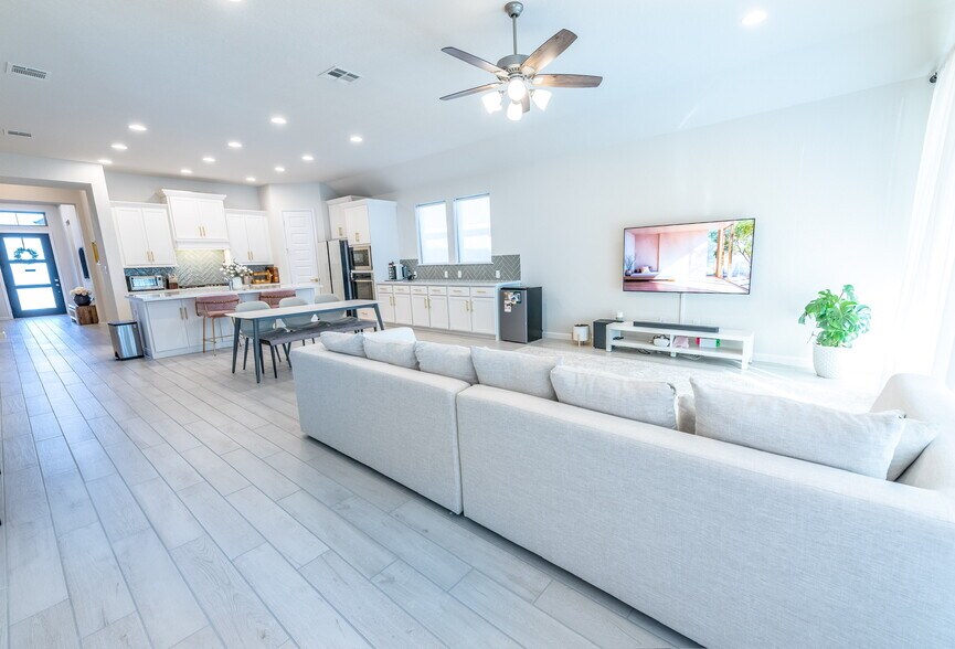 Building Photo - 14336 Apache Wls