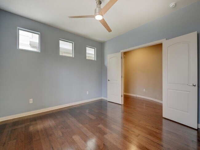 Building Photo - 1115 Kinney Ave