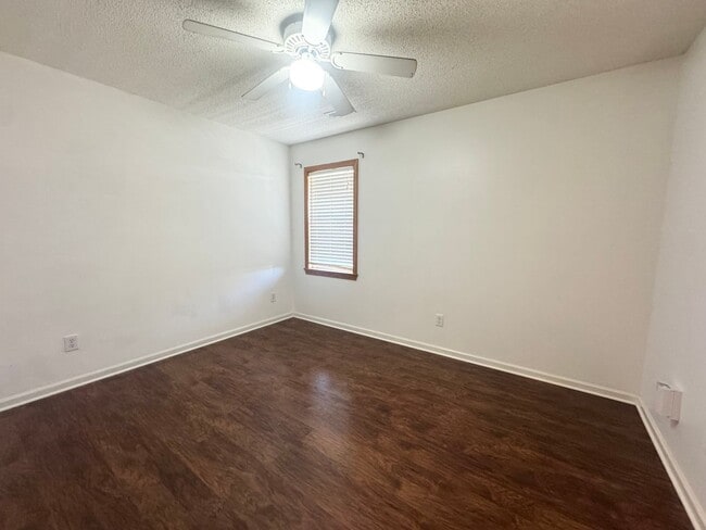 Building Photo - 200 Dramtree Dr