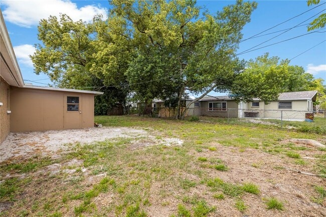 Building Photo - 10803 Hyssop St