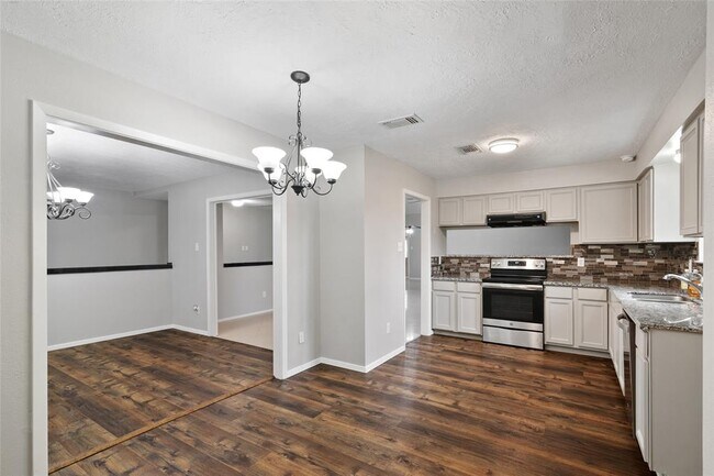 Building Photo - 6602 Lynngate Dr