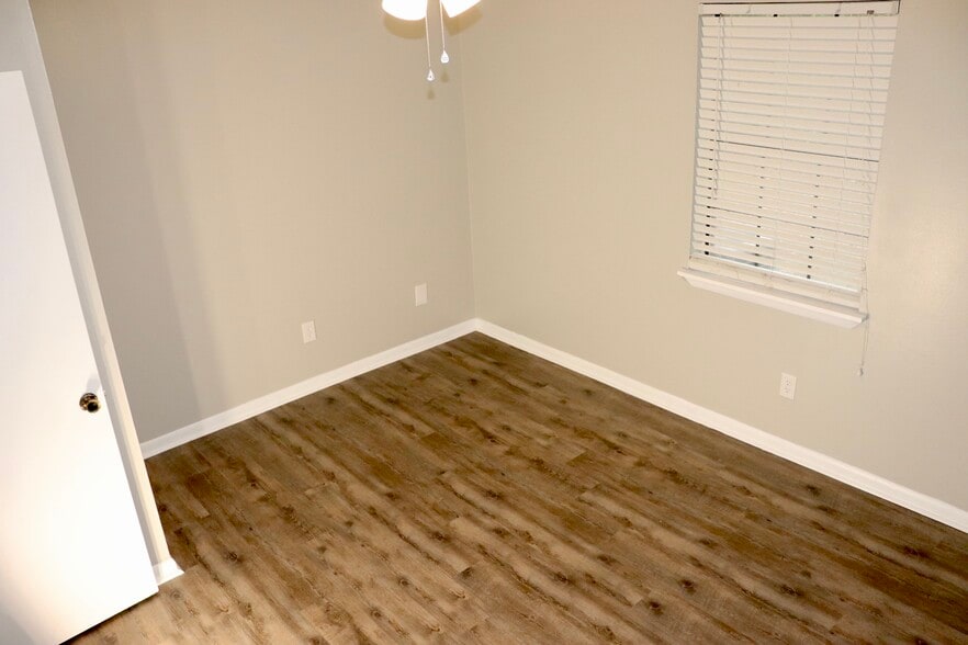 Bedroom - 300 Apache Dr