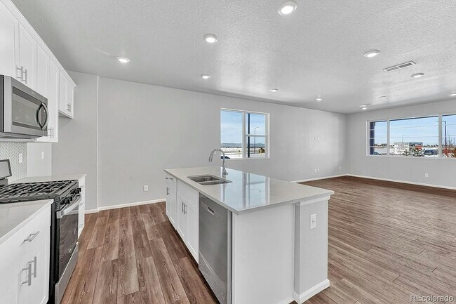 Building Photo - 6098 N Lisbon St