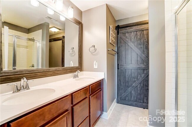 Building Photo - 2711 Tranquil Oak Pl
