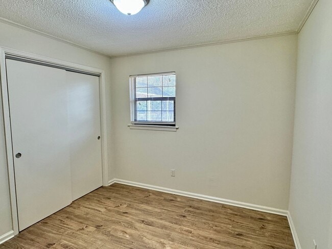 Building Photo - Charming updated 3-bedroom home!