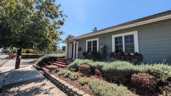 Building Photo - Laurel Street Triplex