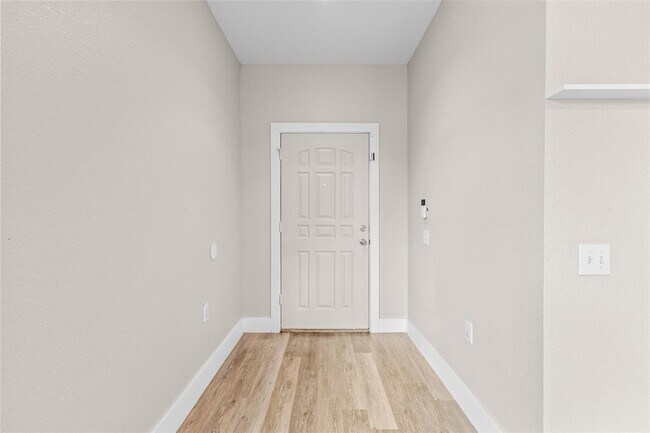 Building Photo - 5501 S Hearsey Dr