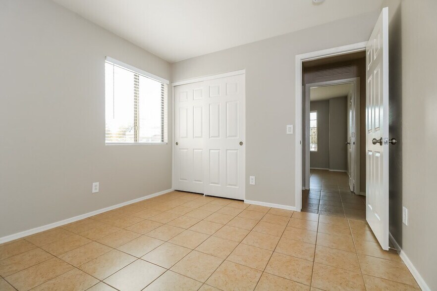 Building Photo - 14715 N 124th Ave