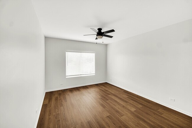 Building Photo - 2325 Summerlin Dr