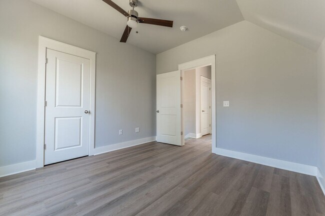 Building Photo - 2 BR/1.5 BA in the Willow Bend S/D