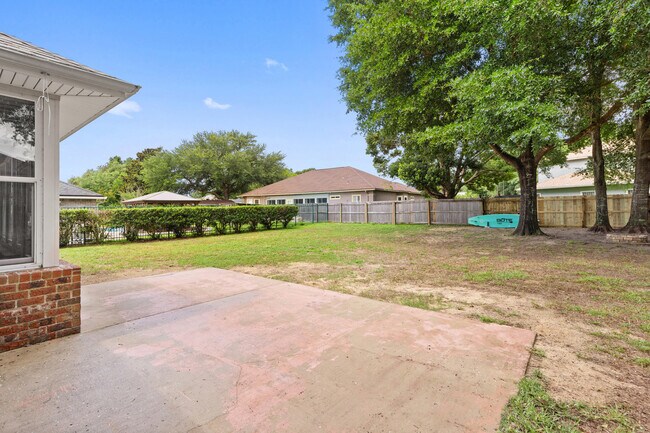Building Photo - 2899 Chanterelle Cove