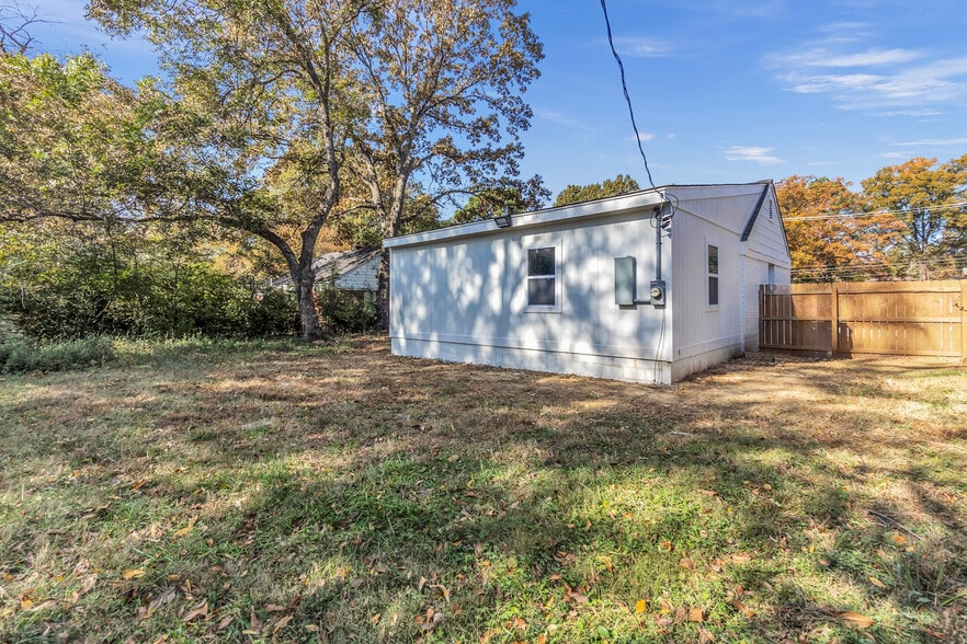 Building Photo - 3253 Kimball Ave