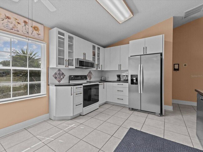 Building Photo - 226 Windward Way