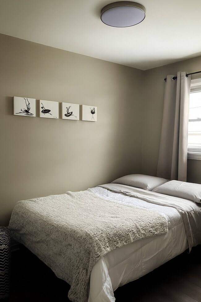 Building Photo - 9127 Central Ave