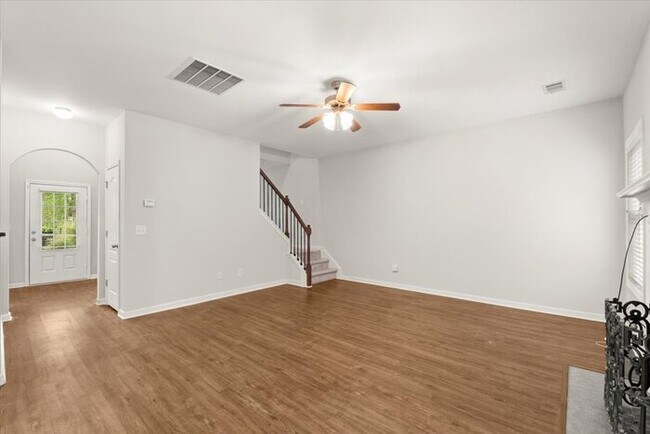 Building Photo - 5 Bedroom in Buford. Great School