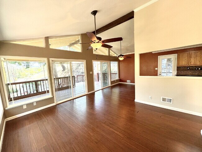 Building Photo - Charming 4-Bed by the Lake in Morgan Hill