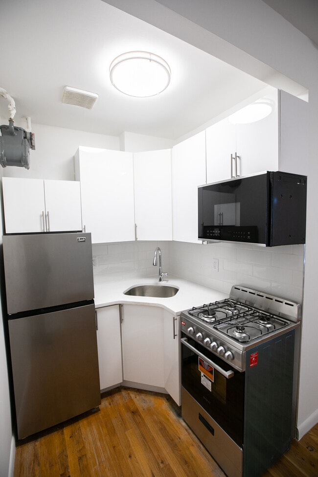 Interior Photo - 170-172 Spring Street