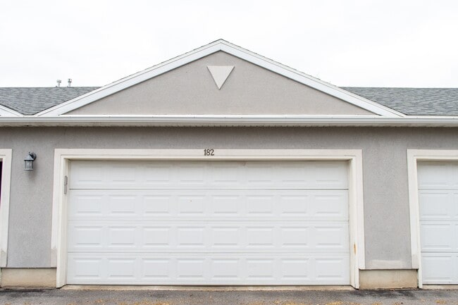 Building Photo - 182 Penny Ln