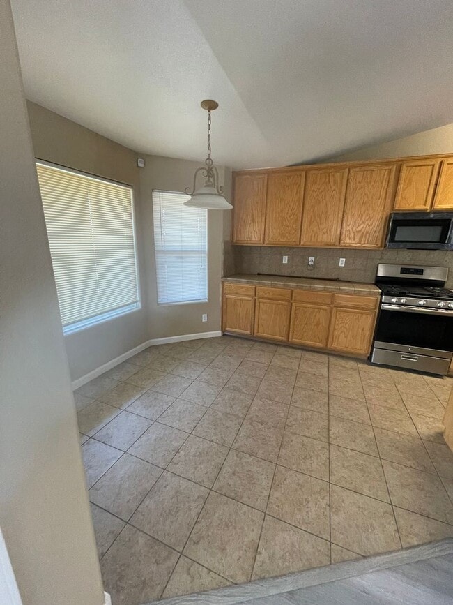 Building Photo - 50% OFF FIRST MONTH'S RENT!! MOVE-IN READY – THIS ONE WILL GO FAST!