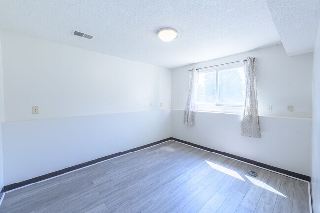 Building Photo - 6124 73rd Ave N
