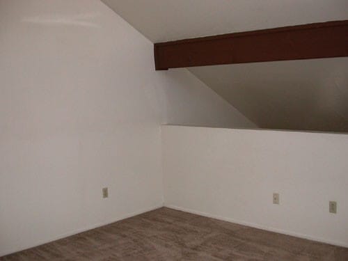 Building Photo - Spacious 2 bedroom 2 bath Townhouse near B...