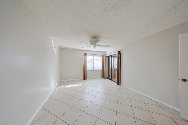 Building Photo - 611 Lively Dr
