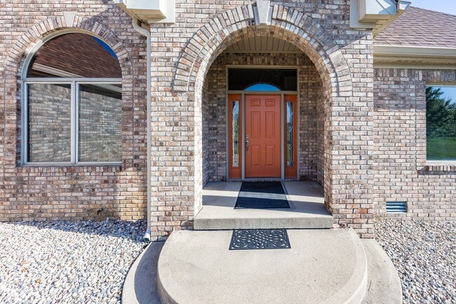 Building Photo - 256 W Brookville Rd