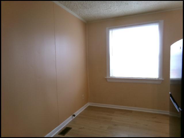 Building Photo - 920 S Elm St