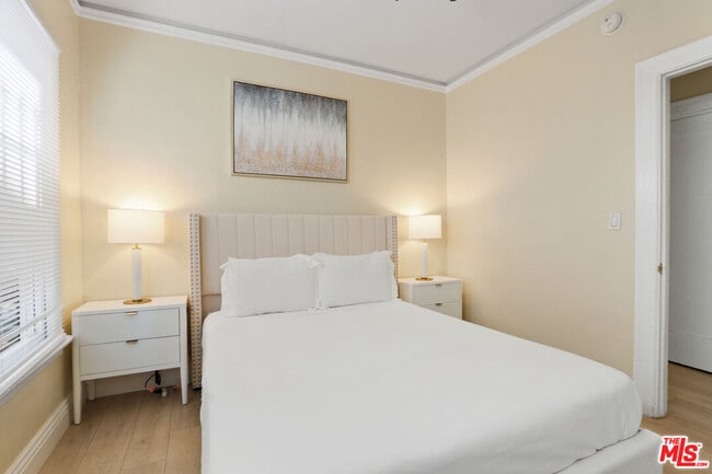 Building Photo - 442 N Orange Grove Ave