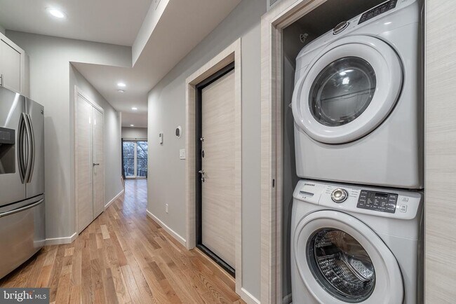 Building Photo - 2045 N College Ave