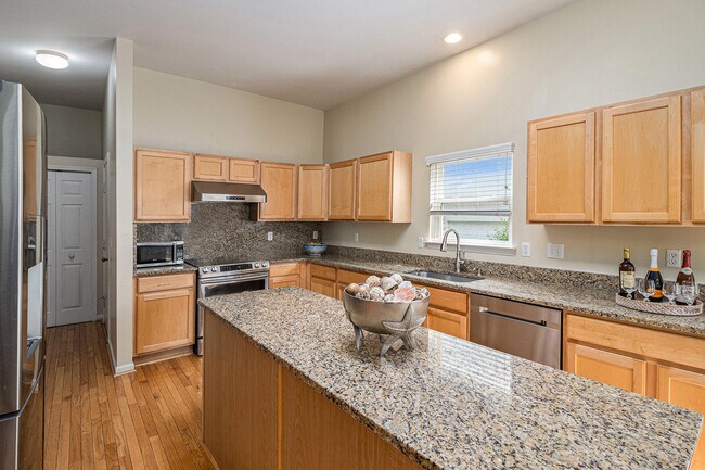 Building Photo - 1304 N Bay Dr